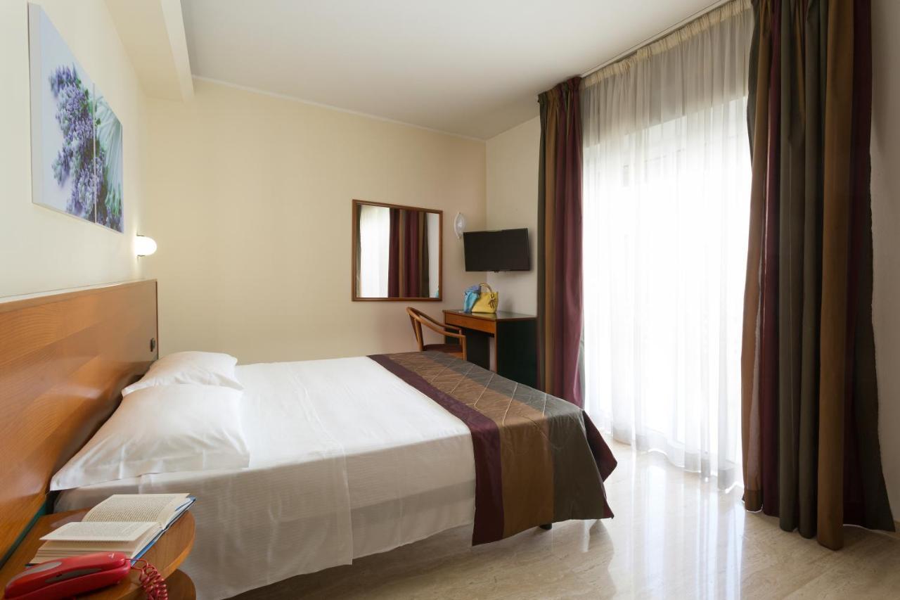 Astoria Suite Hotel Rimini Zewnętrze zdjęcie